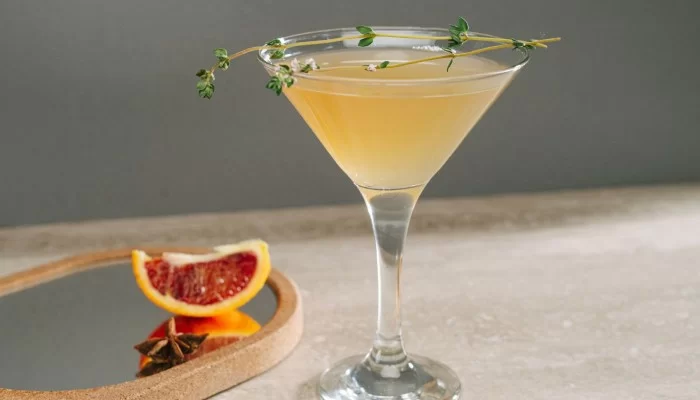 Mpoem cocktail bar