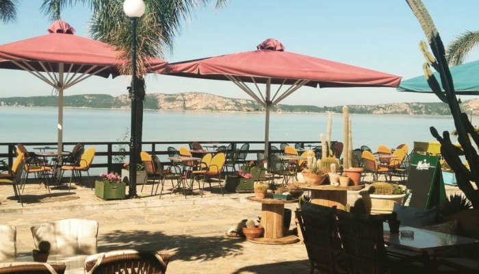 Ionis Cafe