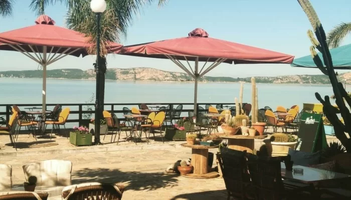 Ionis Cafe
